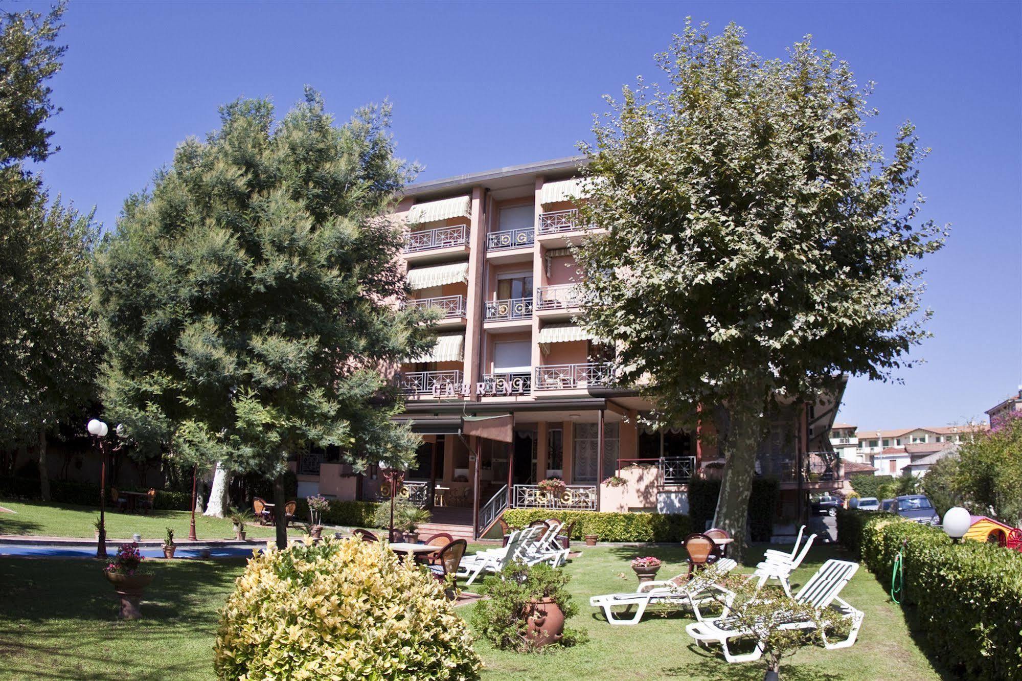 Hotel Gabrini Marina di Massa Exterior photo